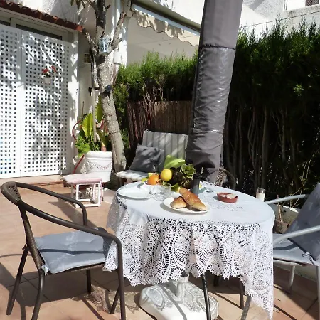 Holiday home Rosella House